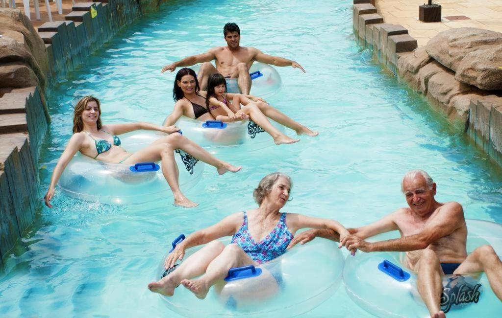 Piazza Diroma - Cortesia Park Diroma, Splash E Slide Caldas Novas Kültér fotó