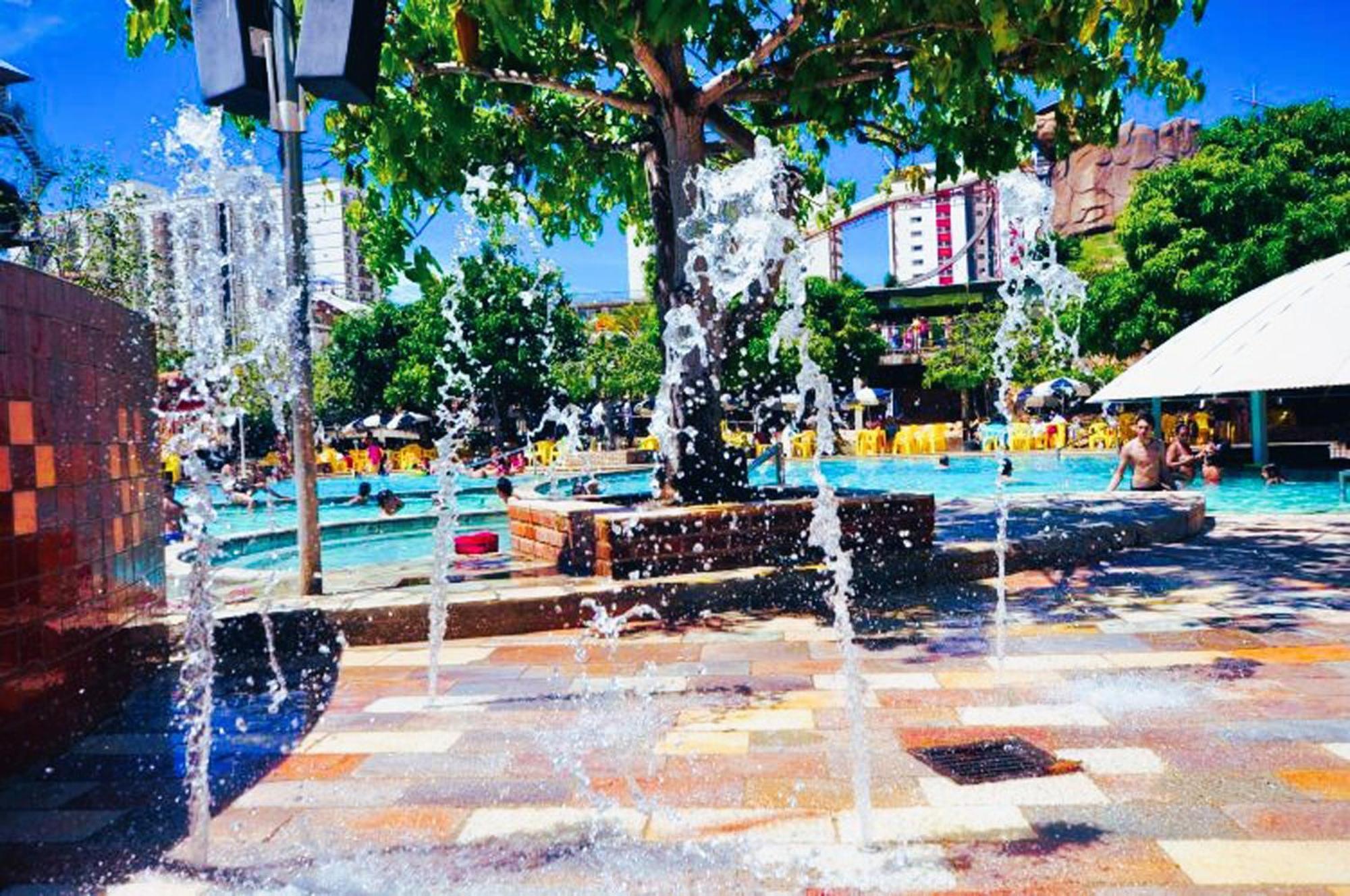 Piazza Diroma - Cortesia Park Diroma, Splash E Slide Caldas Novas Kültér fotó