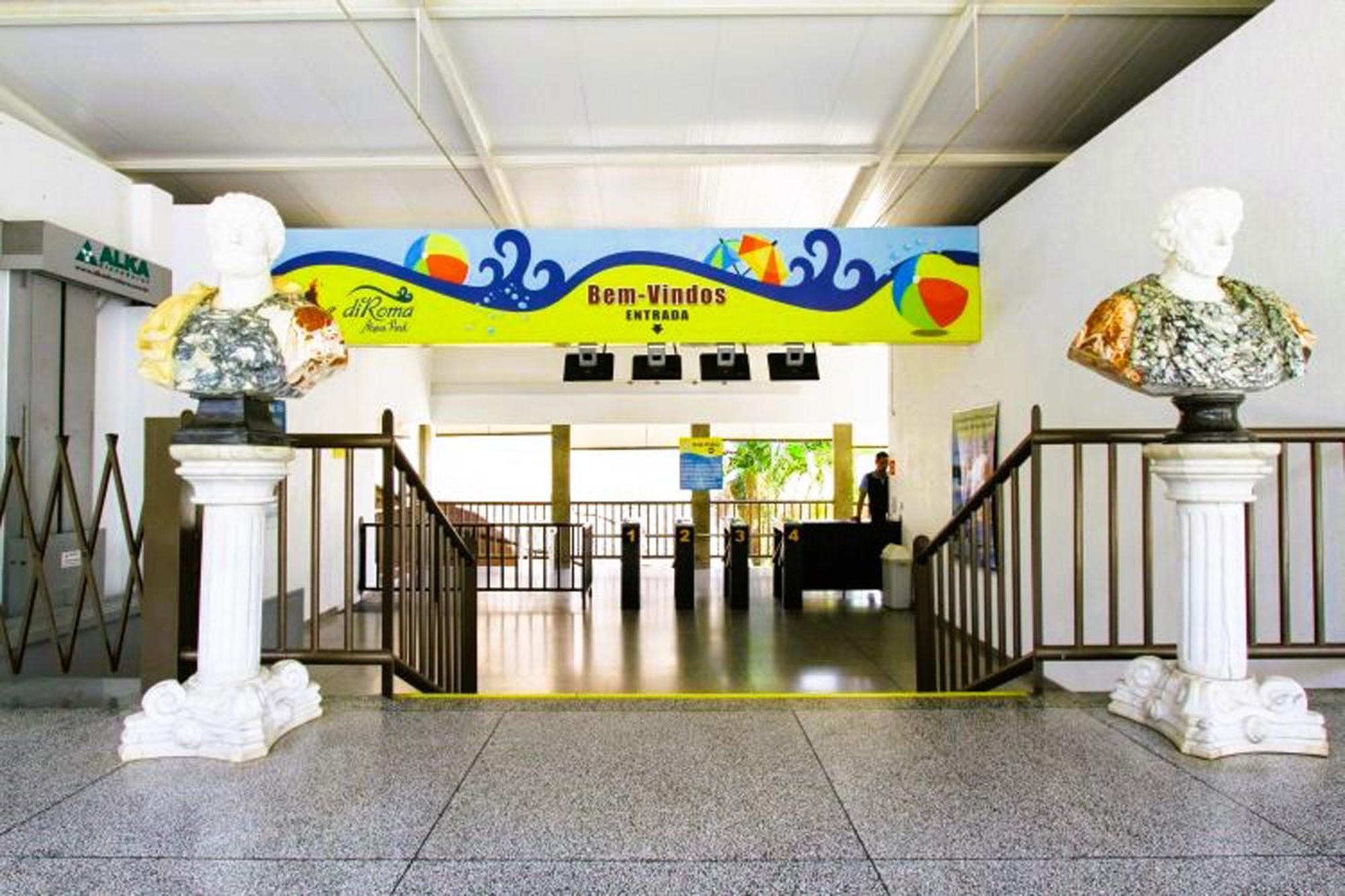 Piazza Diroma - Cortesia Park Diroma, Splash E Slide Caldas Novas Kültér fotó